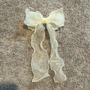 SATIN bow